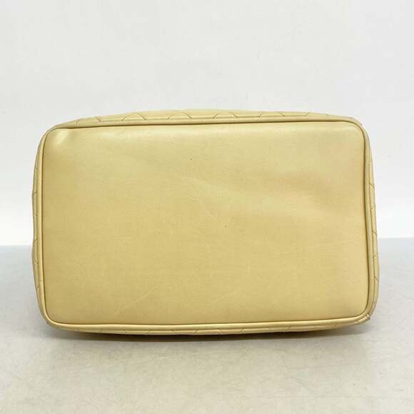 CHANEL Cream Lambskin Leather Shoulder Bag - Picture 3 of 14